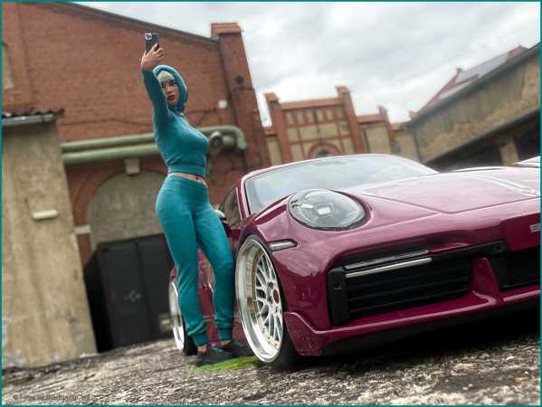 1:18 Selfie Girl - Handmade - 3D - Unique -